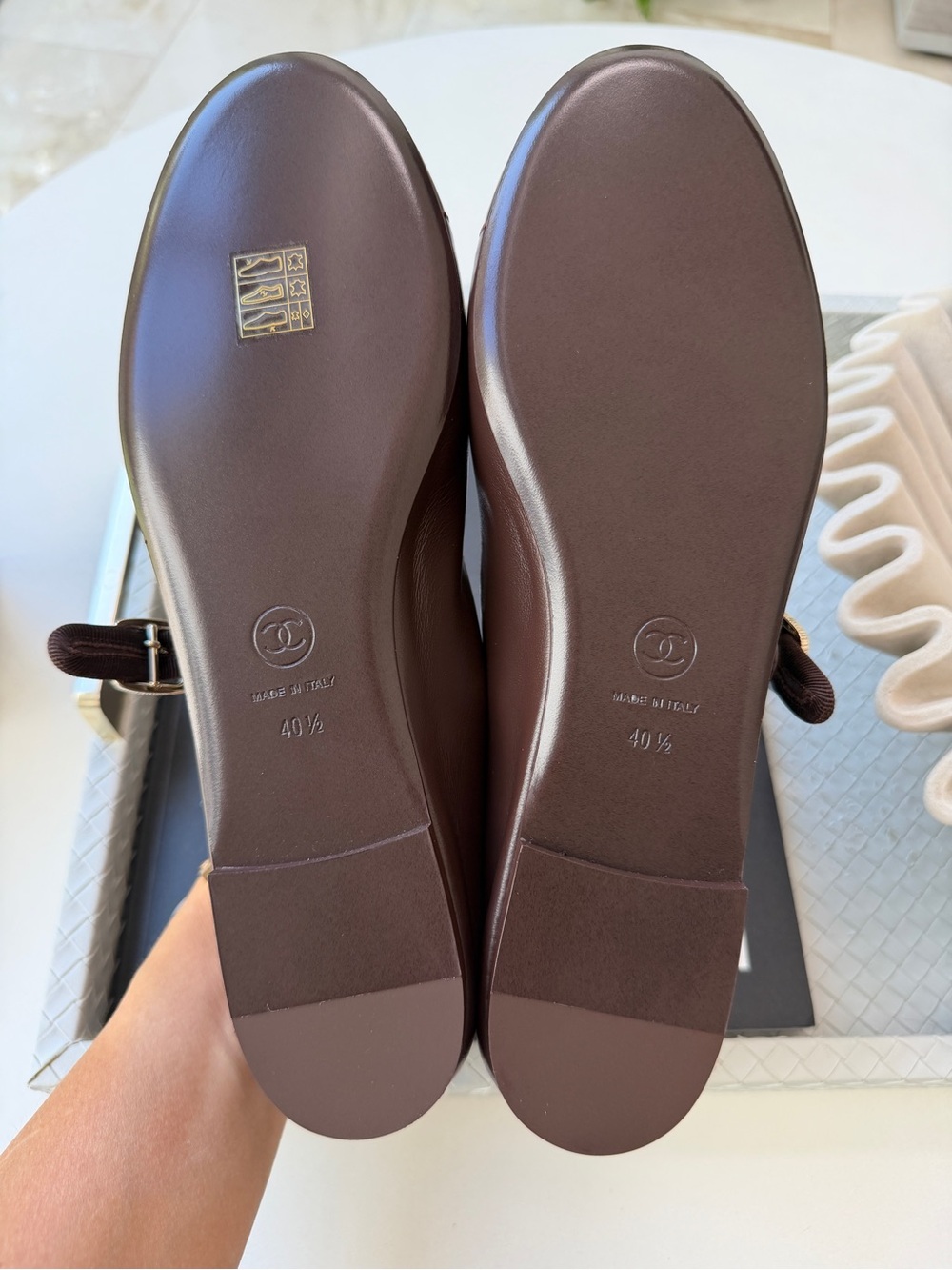 CHANEL CC LOGO BROWN MARRON FONCE LEATHER MARYJANE BALLET FLATS SHOES GHW 40.5C - Picture 13 of 13
